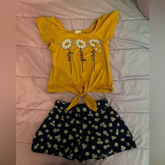 Lily Bleu Other - Lily Bleu 2 piece Daisy matching short and shirt set size 7/8